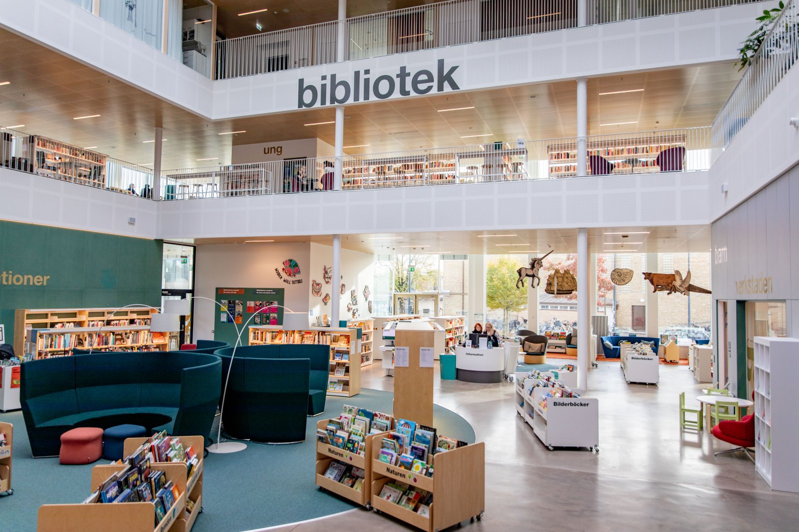 Interiörbild på stadsbiblioteket 